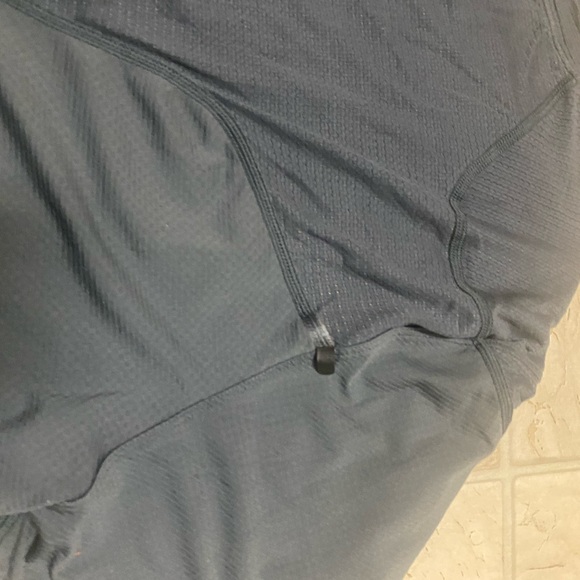 Lululemon Metal Vent Tech Short Sleeve Top Sz XL Distressed.GUC - Picture 8 of 10